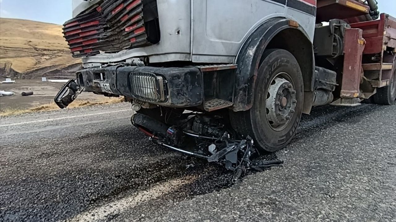 Bitlis'te Düğün Konvoyunda Motosiklet Kazası: Sürücü Hayatını Kaybetti