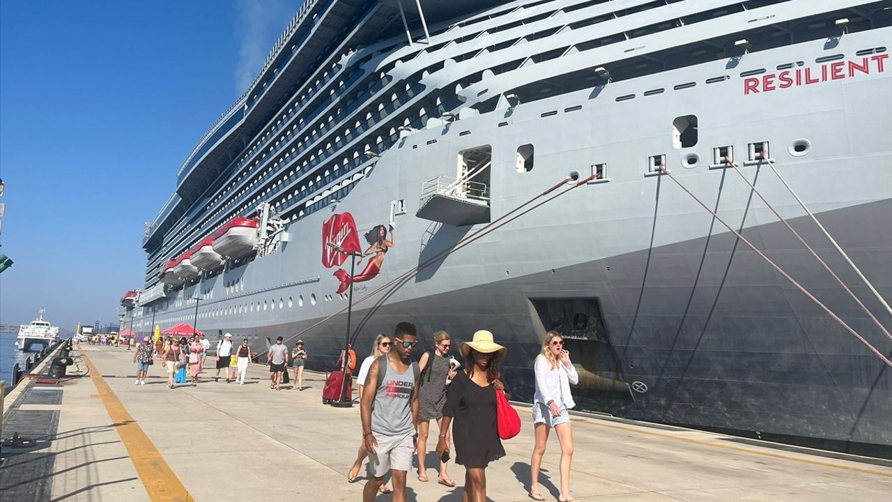 Bodrum'a 'Resilient Lady' Kruvaziyeri ile 2.600 Yolcu Geldi