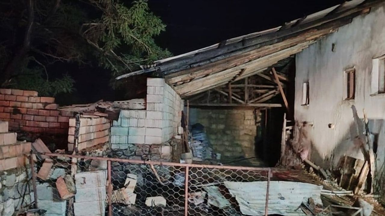 Burdur'da Ağılda Yangın: 3 Koyun ve 7 Kuzu Telef Oldu