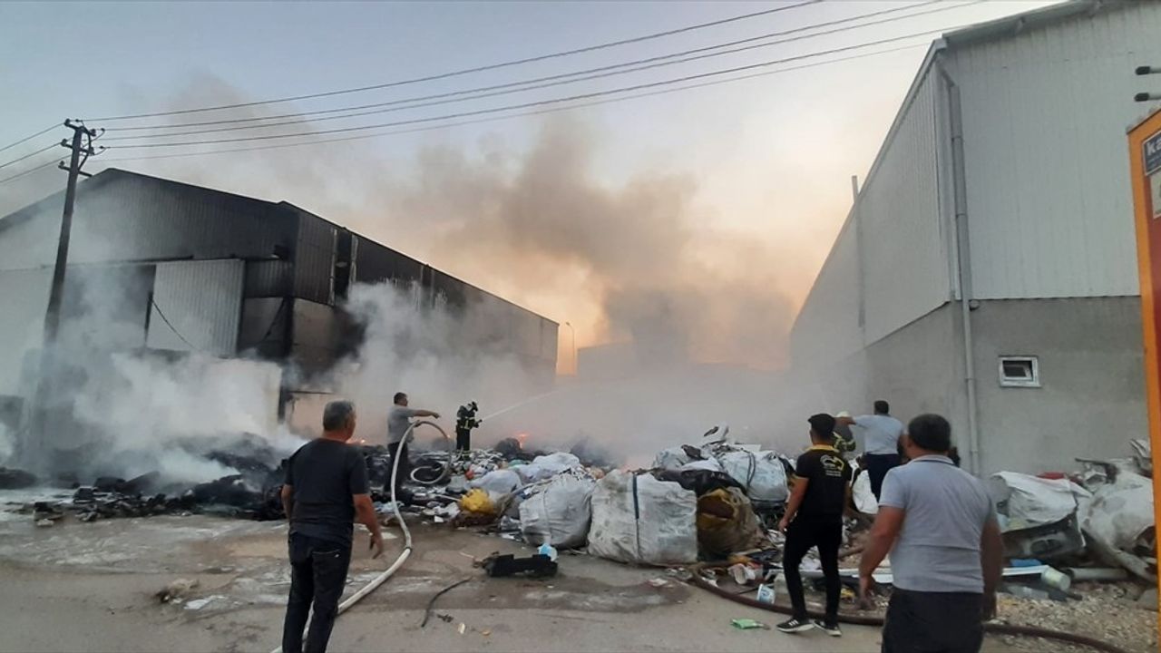 Burdur'da Motosikletten Başlayan Yangın İşletmeye Sıçradı