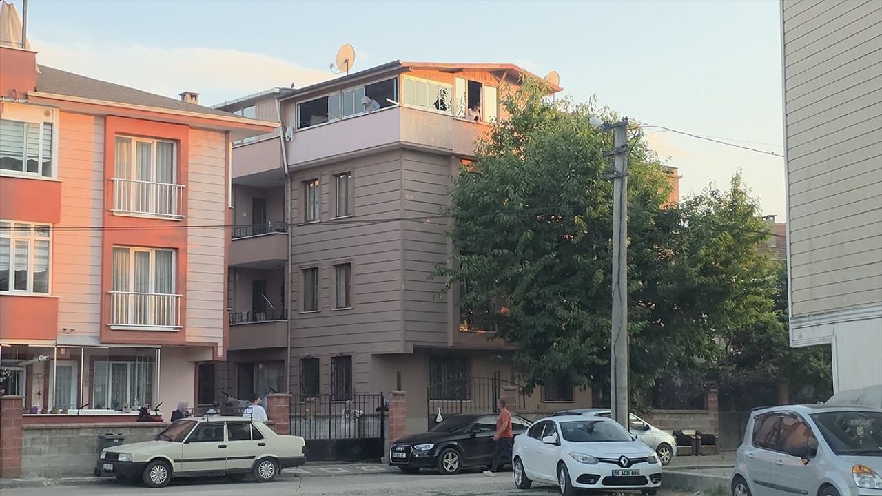 Bursa'da 4. Kattan Düşen 2 Yaşındaki Çocuk Ağır Yaralandı
