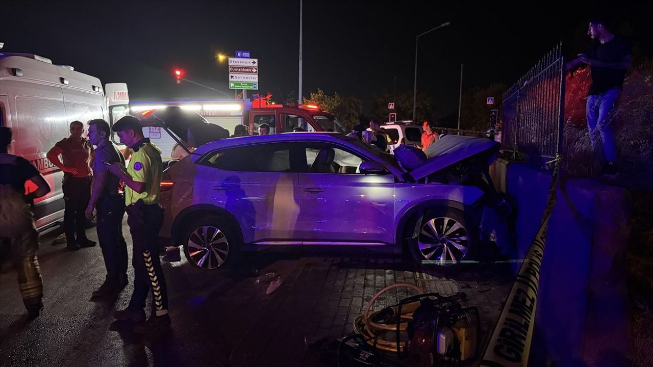 Bursa'da Cip ile Otomobilin Çarpıştığı Kazada 8 Kişi Yaralandı