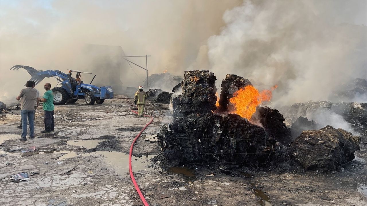 Bursa'da Geri Dönüşüm Tesisinde Çıkan Yangın Kontrol Altına Alındı