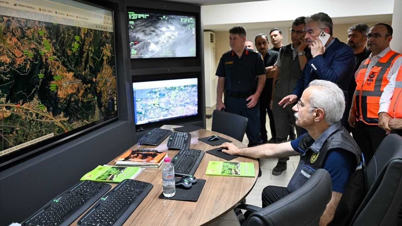 Bursa'da Gürsu ve Kestel Arasındaki Orman Yangınına Müdahale Sürüyor