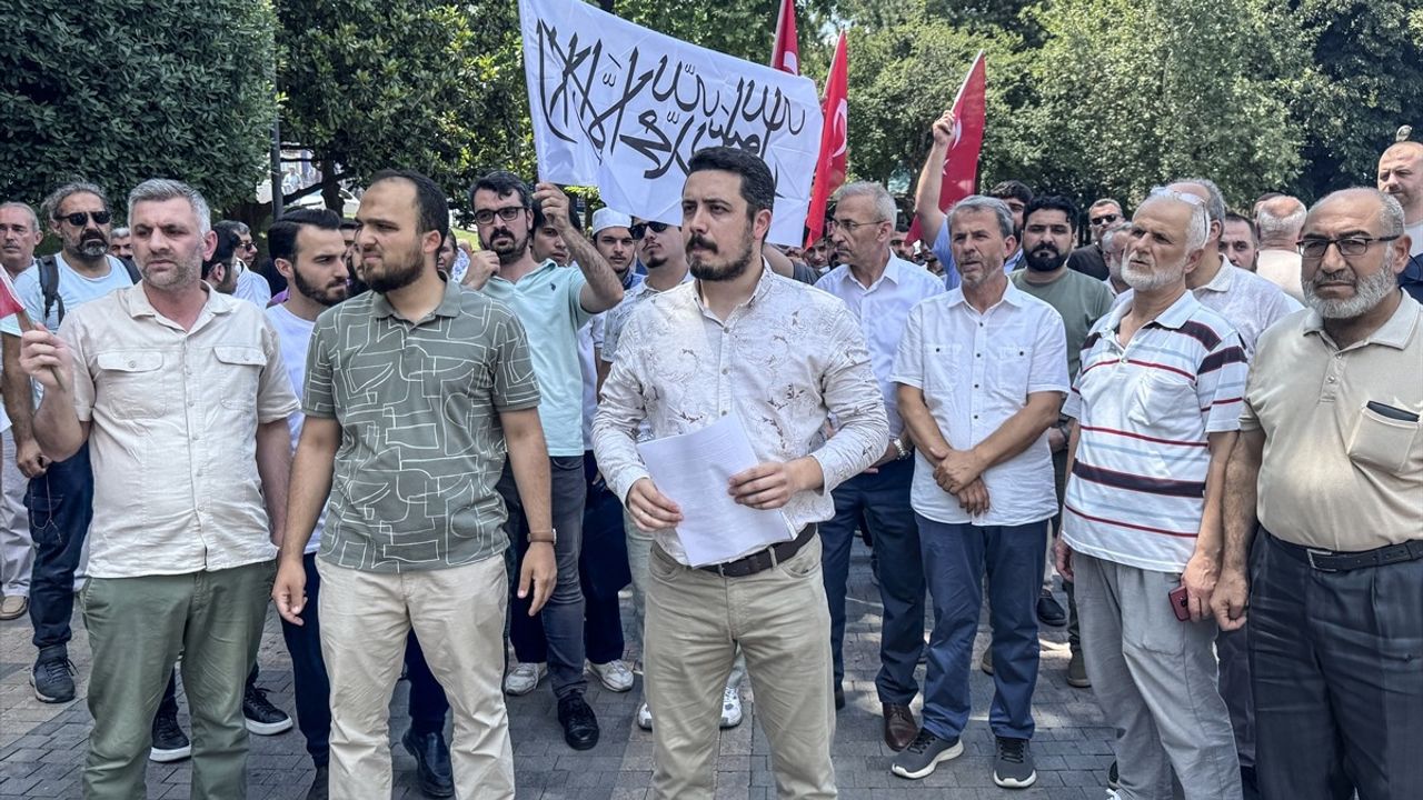 Bursa'da Hazreti Muhammed Karikatürü Yayımlayan Dergiye Tepki