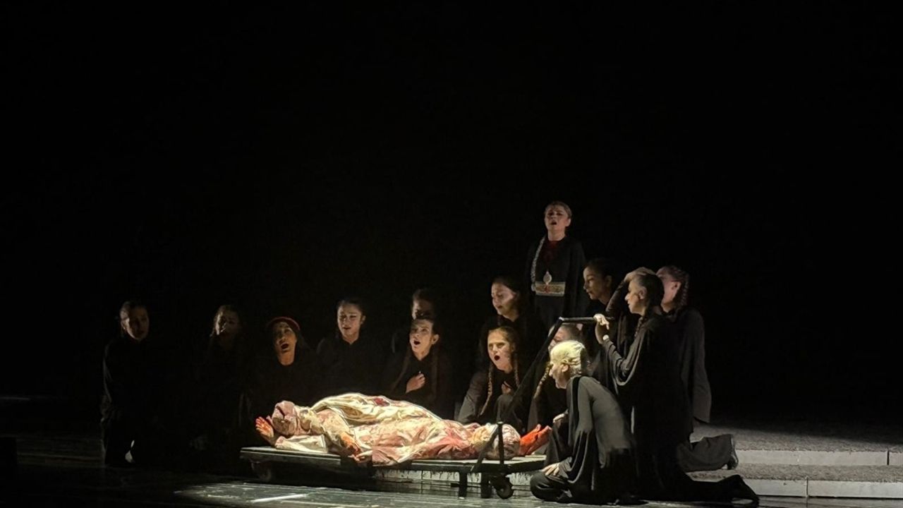 Bursa'da 'Kerbela' Tiyatro Oyunu Sanatseverlerle Buluştu