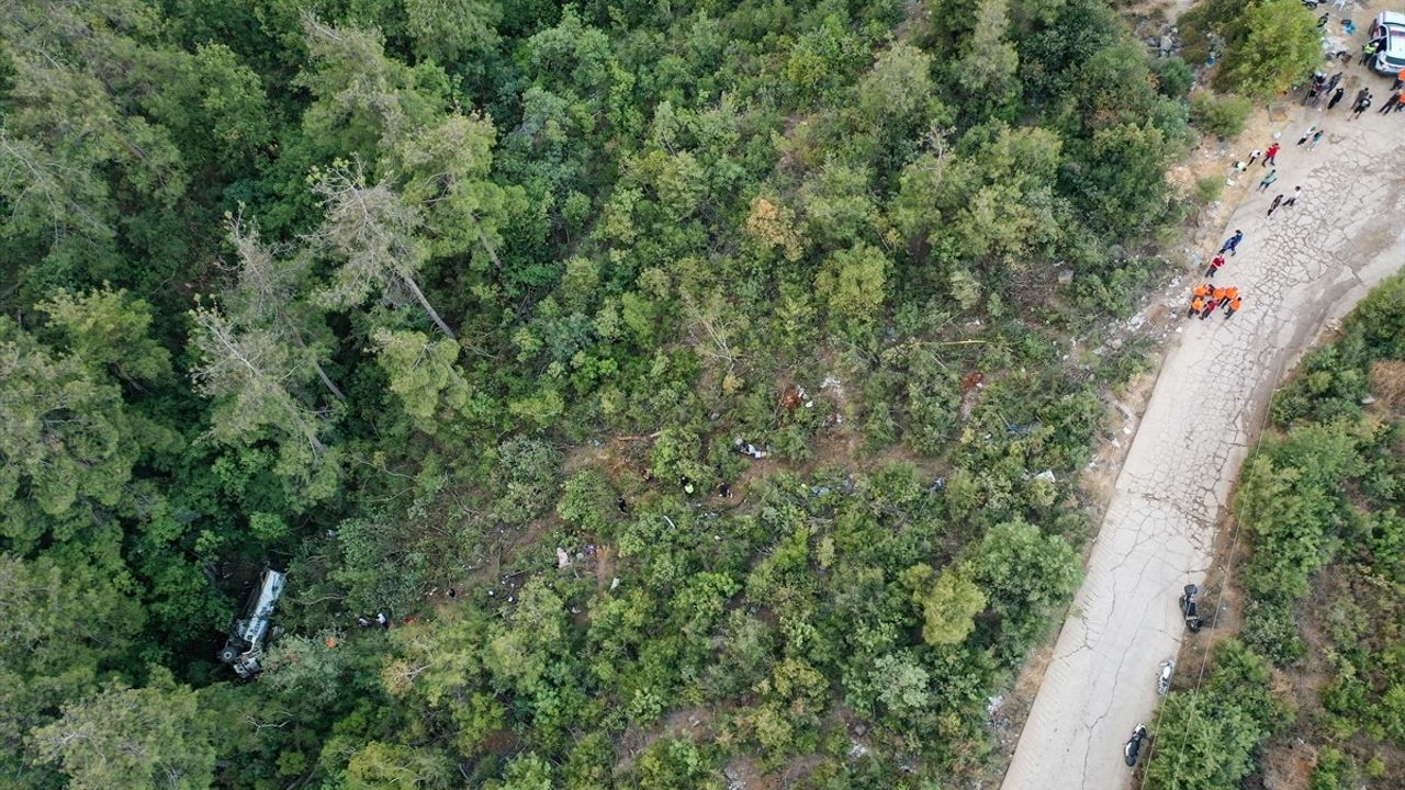 Bursa'da Orman Yangını Bölgesine Su Taşıyan Tankerin Devrilmesi: 1 Ölü, 2 Yaralı