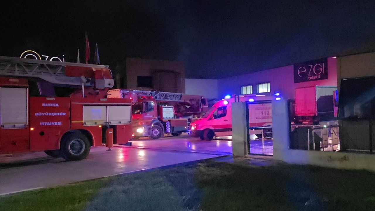Bursa'da Tekstil Fabrikasında Depo Yangını Kontrol Altına Alındı