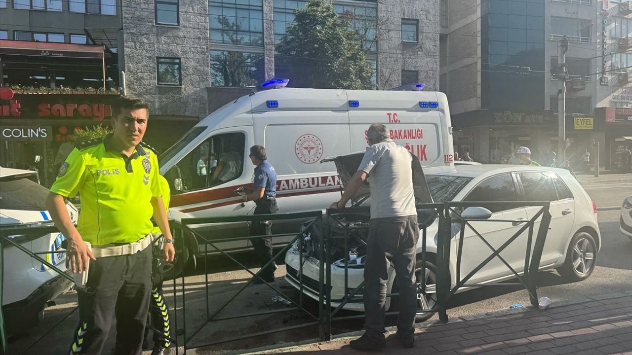 Bursa'da Trafik Kazasında Polis Memuru Yaralandı