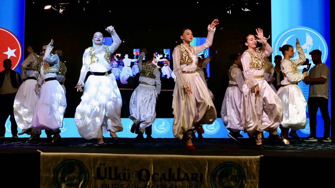 Bursa'da 'Türk Dünyası Halk Oyunları Şöleni' Düzenlendi