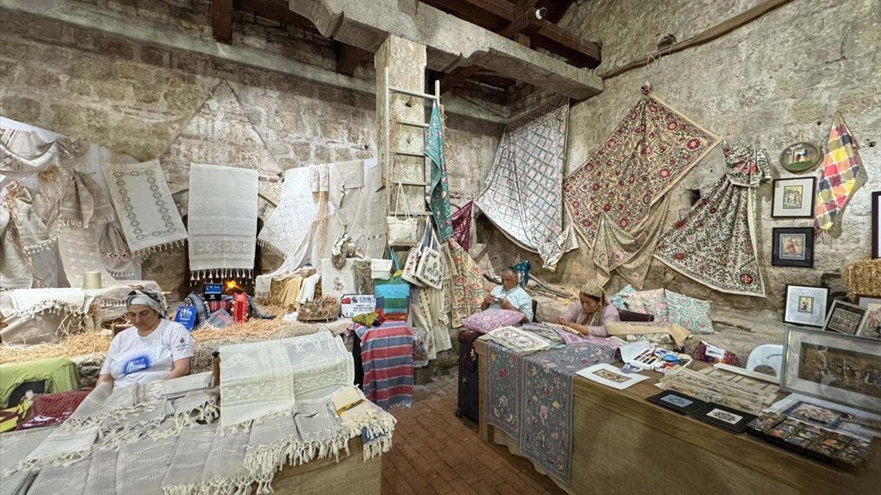 Büyükçekmece'de 'Emeğin Aşkıyla Üreten Eller' Temalı El Sanatları Sergisi 2 Ağustos'a Kadar Sürecek