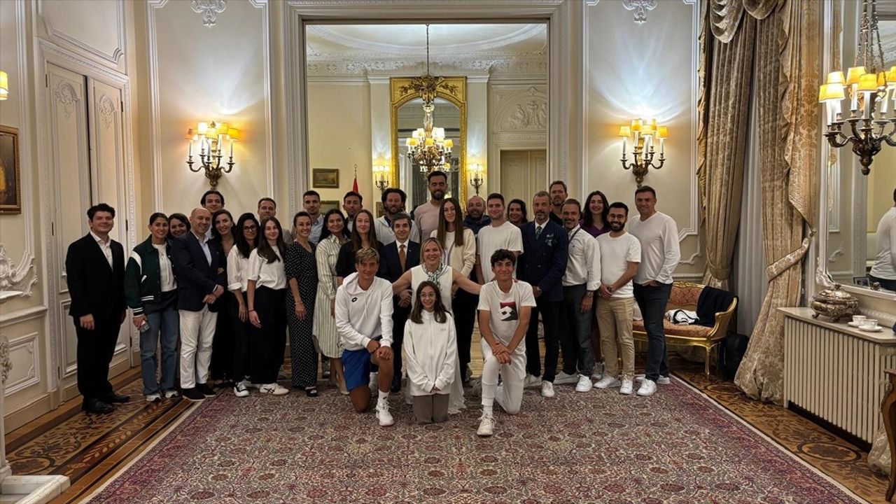 Büyükelçi Ertaş, Wimbledon'da Mücadele Eden Türk Sporcuları Ağırladı