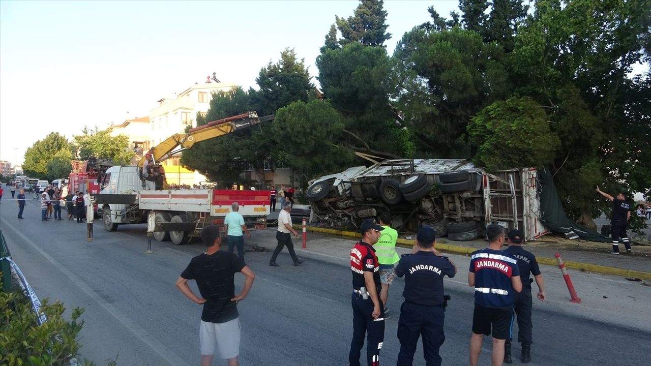 Çanakkale'de Freni Boşalan Kamyon Kazası: Bir Yaralı Hayatını Kaybetti