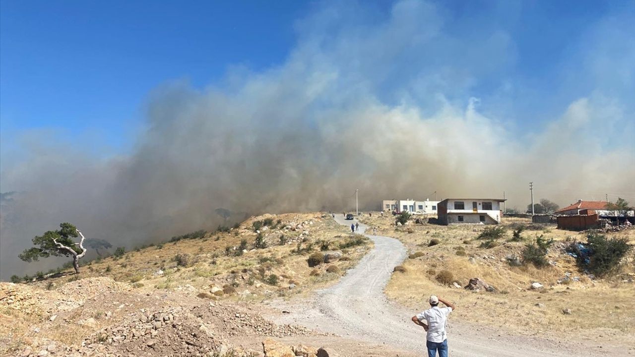 Çanakkale'de Orman Yangını: Tuzla ve Naldöken Köylerinde Tahliye Başlatıldı