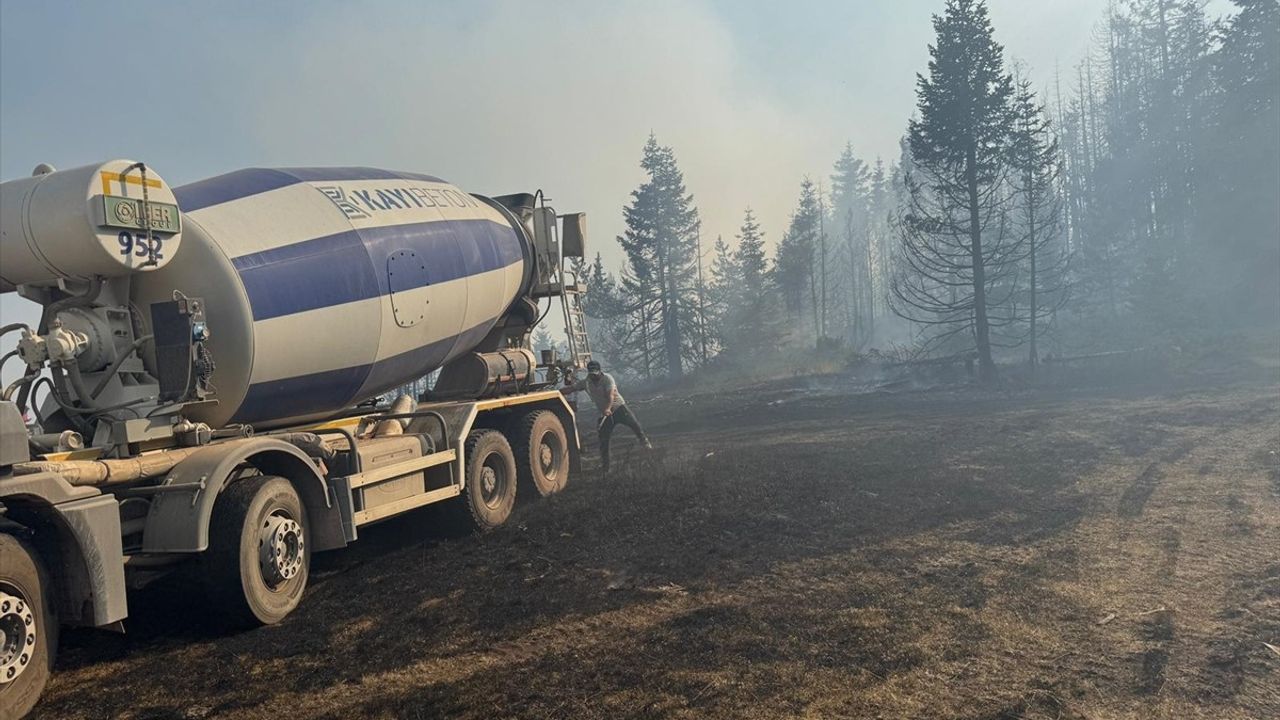 Çankırı'da Orman Yangınına Müdahale Ediliyor