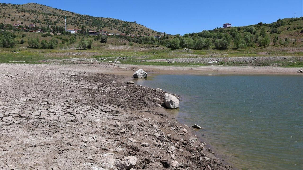 Çankırı'daki Güldürcek Barajı'nda Su Seviyesi Düşüşte