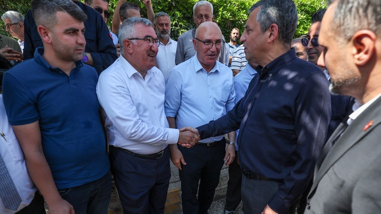 CHP Genel Başkanı Özgür Özel, Abdurrahman Tutdere'yi Ziyaret Etti