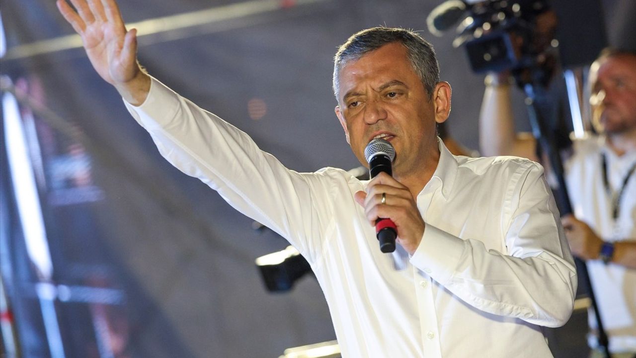 CHP Genel Başkanı Özgür Özel, Adana'da Halk Buluşması Düzenledi