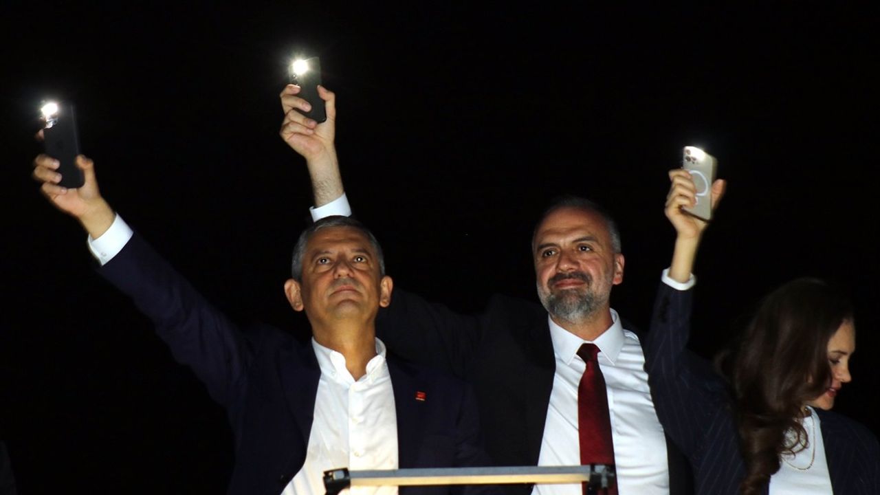 CHP Genel Başkanı Özgür Özel, Amasya Mitinginde Yerel Yönetimleri Savundu