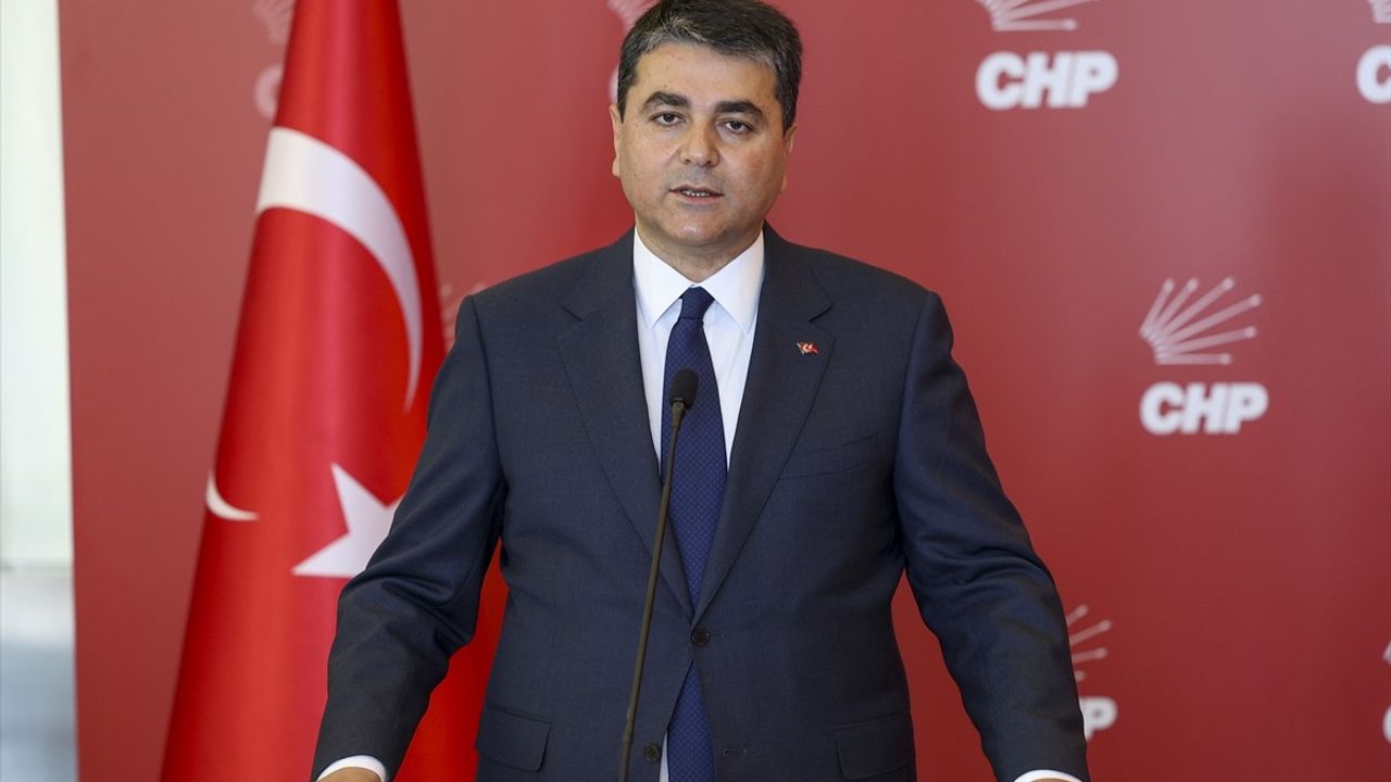 CHP Genel Başkanı Özgür Özel, DP Genel Başkanı Gültekin Uysal ile Görüşerek Türkiye'nin Ekonomik Sorunlarına Dikkat Çekti