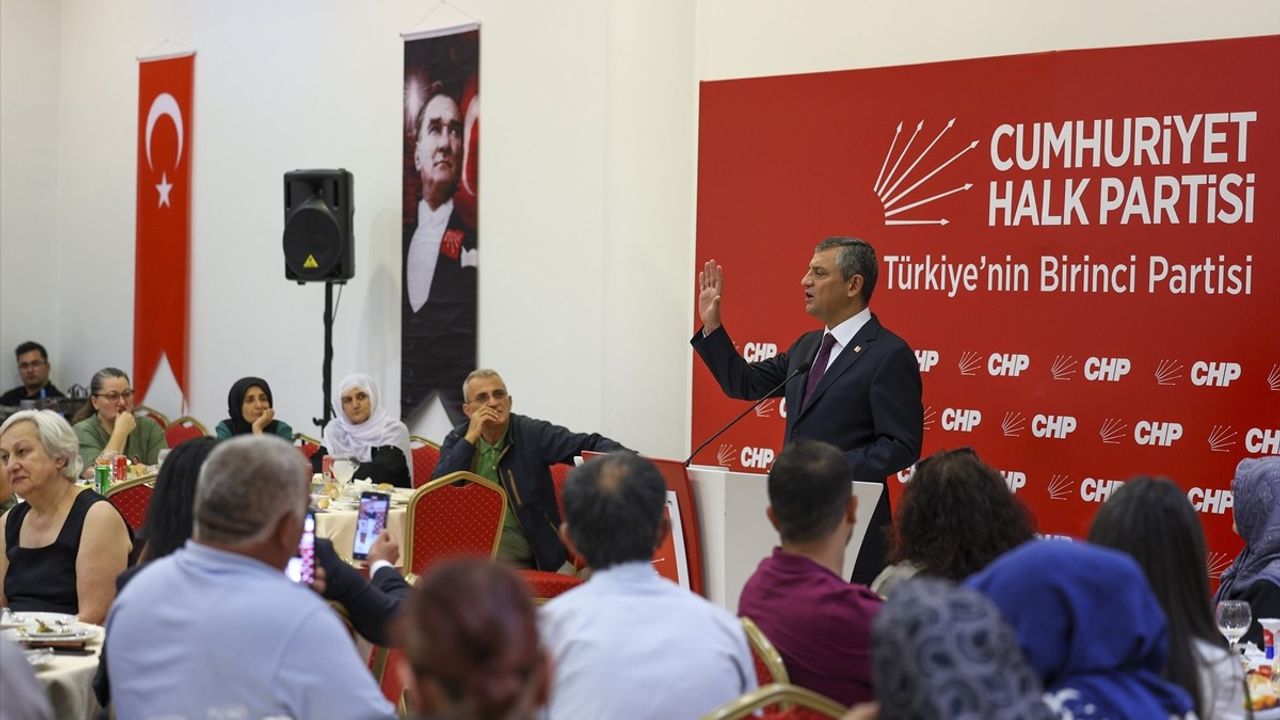 CHP Genel Başkanı Özgür Özel, Mağdur Aileler Buluşması'nda Adalet Vurgusu Yaptı