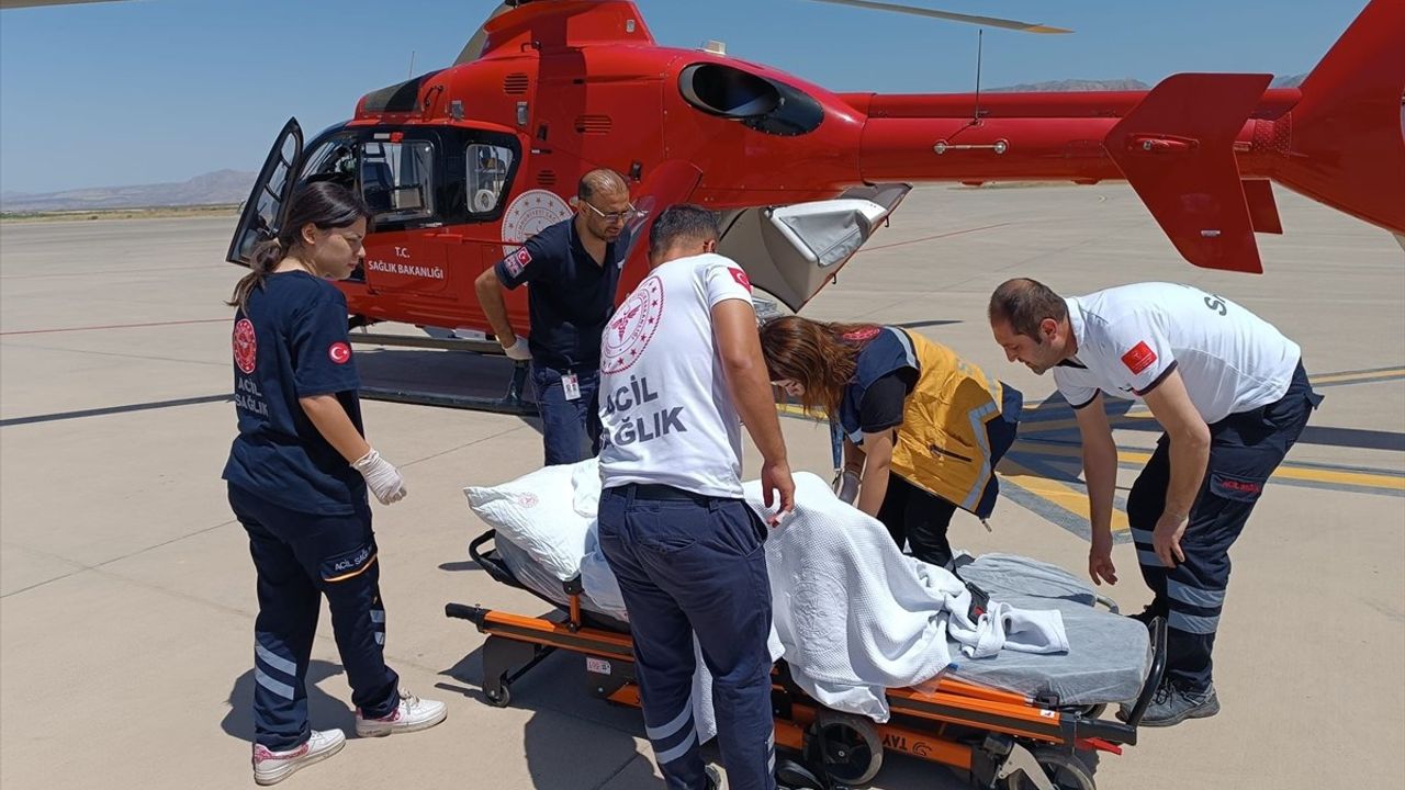 Cizre'den Şanlıurfa'ya Ambulans Helikopterle Hasta Sevk Edildi