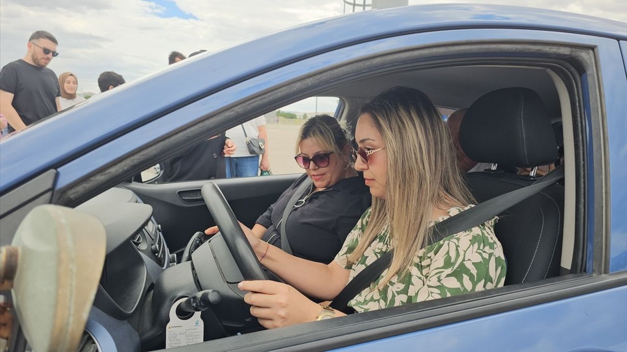 Çorum'da Görme Engelliler İçin Farkındalık Etkinliği: İlk Defa Araç Kullandılar