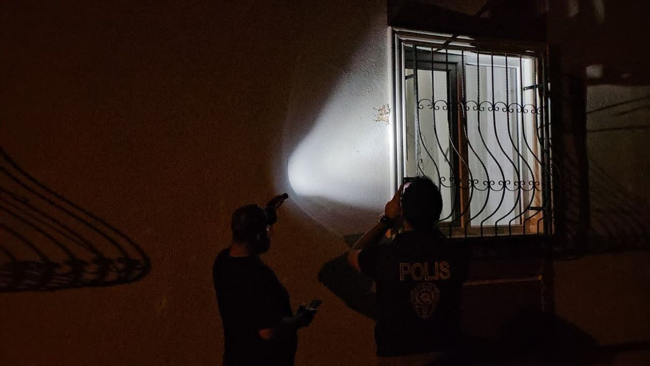 Çorum'da Pompalı Tüfekle Açılan Ateş Sonucu Dairede Hasar Oluştu