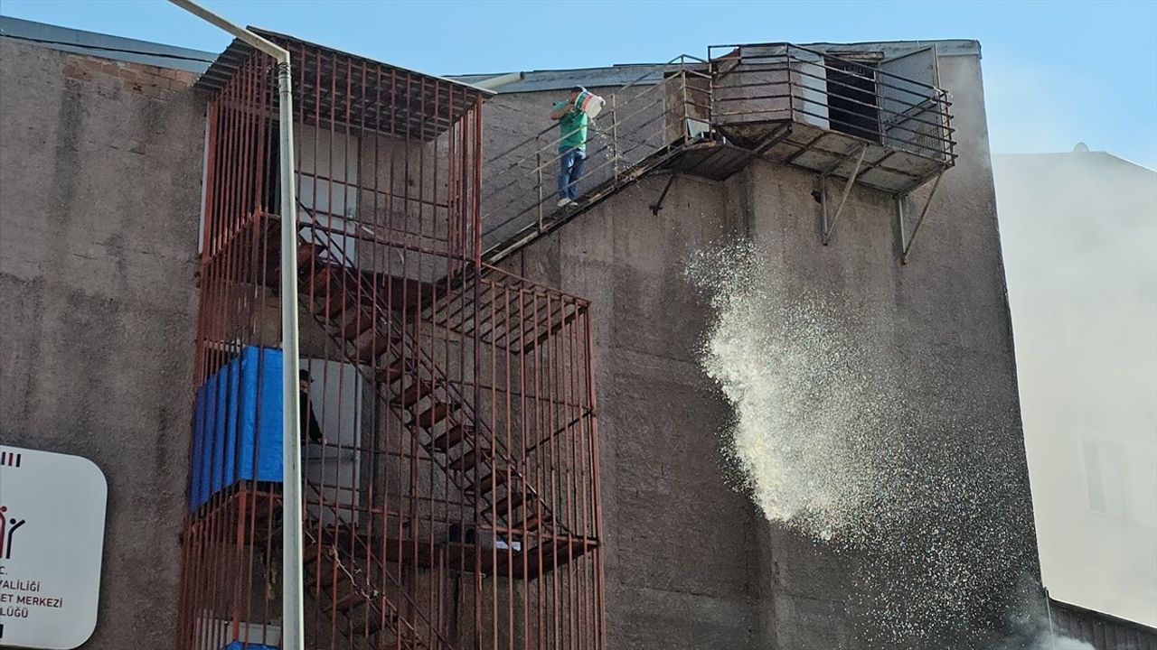 Çorum'daki Tekstil Firmasına Ait Atık Toplama Alanında Yangın Kontrol Altına Alındı