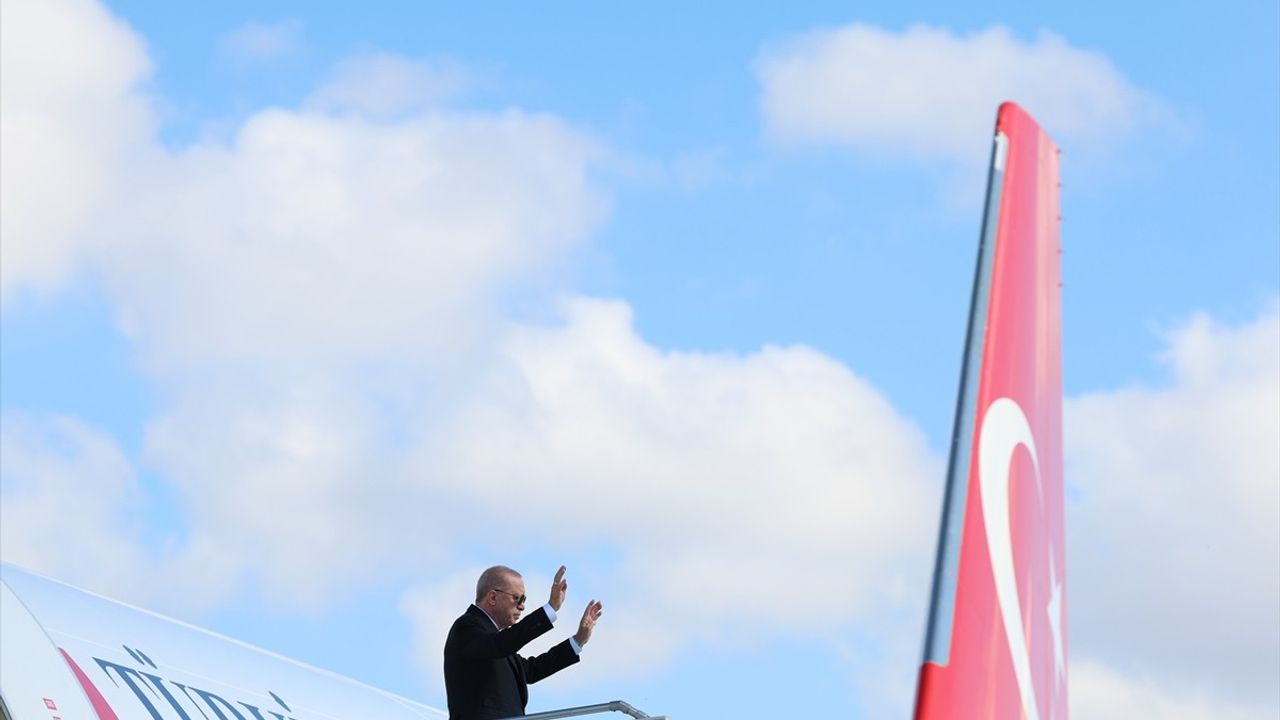 Cumhurbaşkanı Erdoğan, Azerbaycan'da Ekonomik İşbirliği Teşkilatı Zirvesi'ne Katıldı