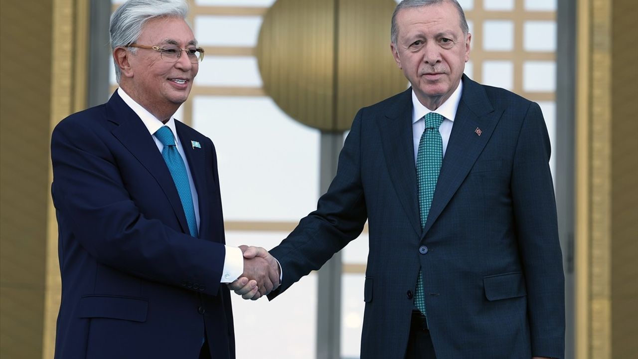 Cumhurbaşkanı Erdoğan, Kazakistan Cumhurbaşkanı Tokayev'i Resmi Törenle Karşıladı