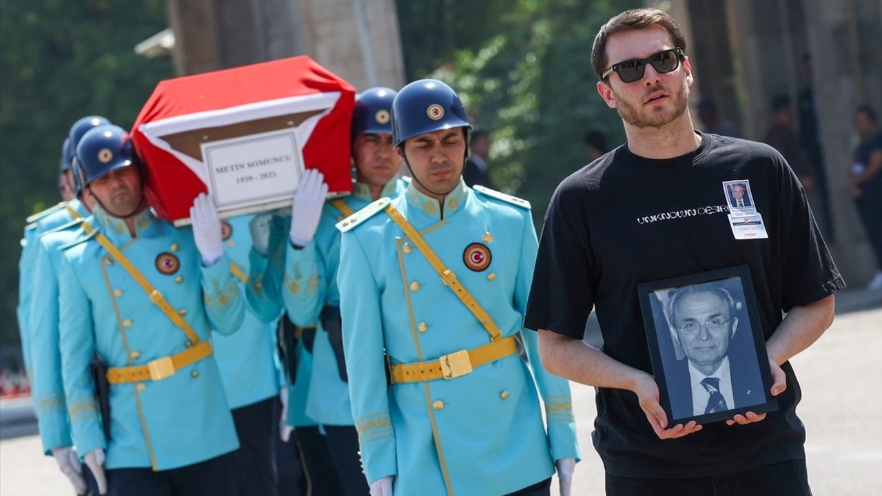 Cumhuriyet Senatosu Üyesi Metin Somuncu İçin TBMM'de Cenaze Töreni Düzenlendi