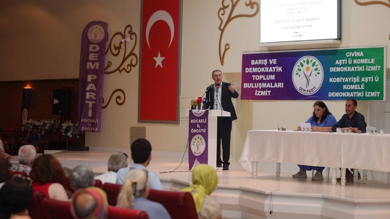 DEM Parti Eş Genel Başkanı Tuncer Bakırhan, Kocaeli'de Partililerle Bir Araya Geldi