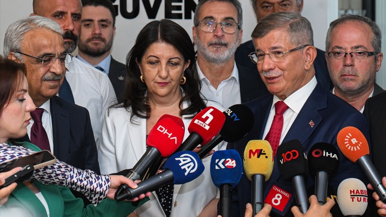 DEM Parti Heyetinden Ahmet Davutoğlu'na Ziyaret