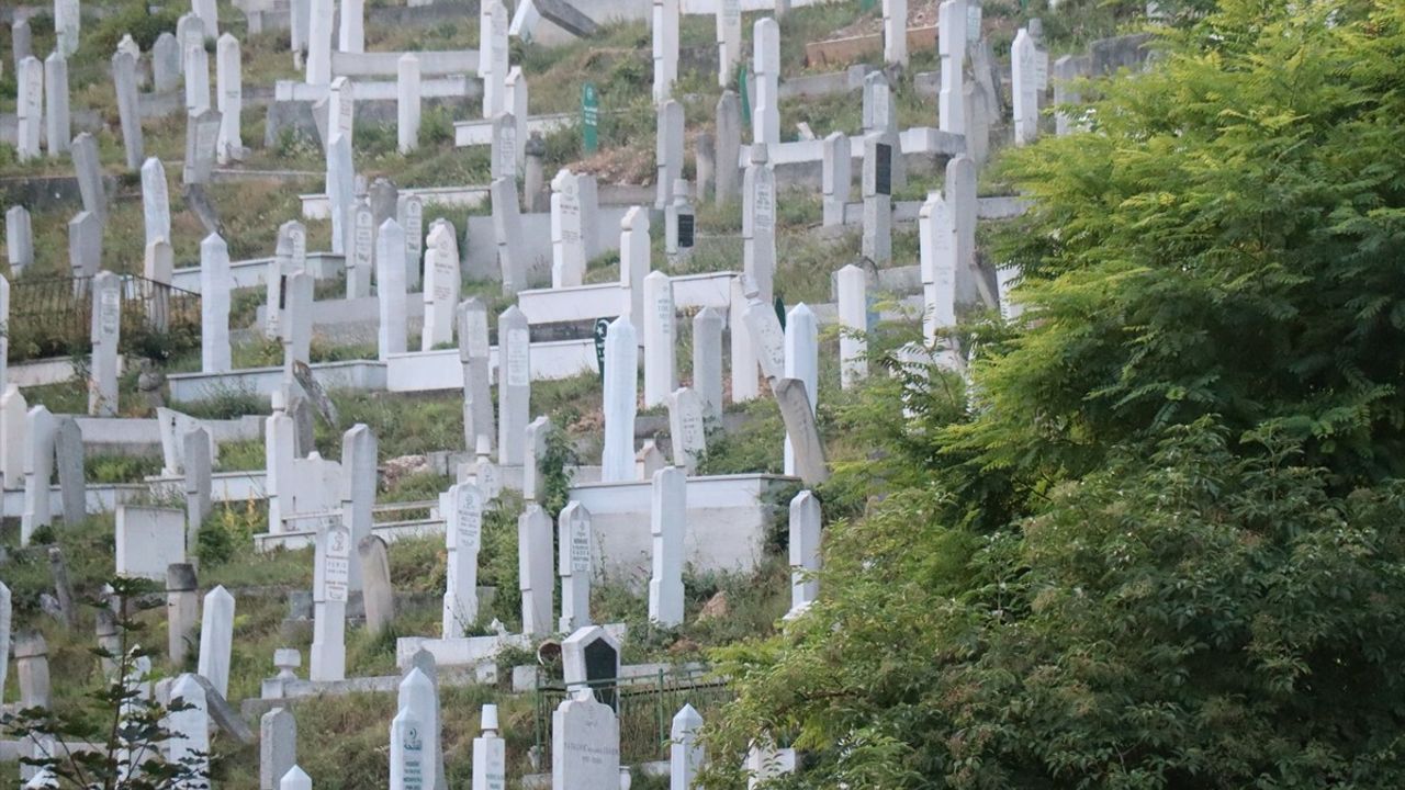 Diyanet İşleri Başkanı Ali Erbaş, Bosna'da Şehit Selami Yurdan'ın Kabrini Ziyaret Etti