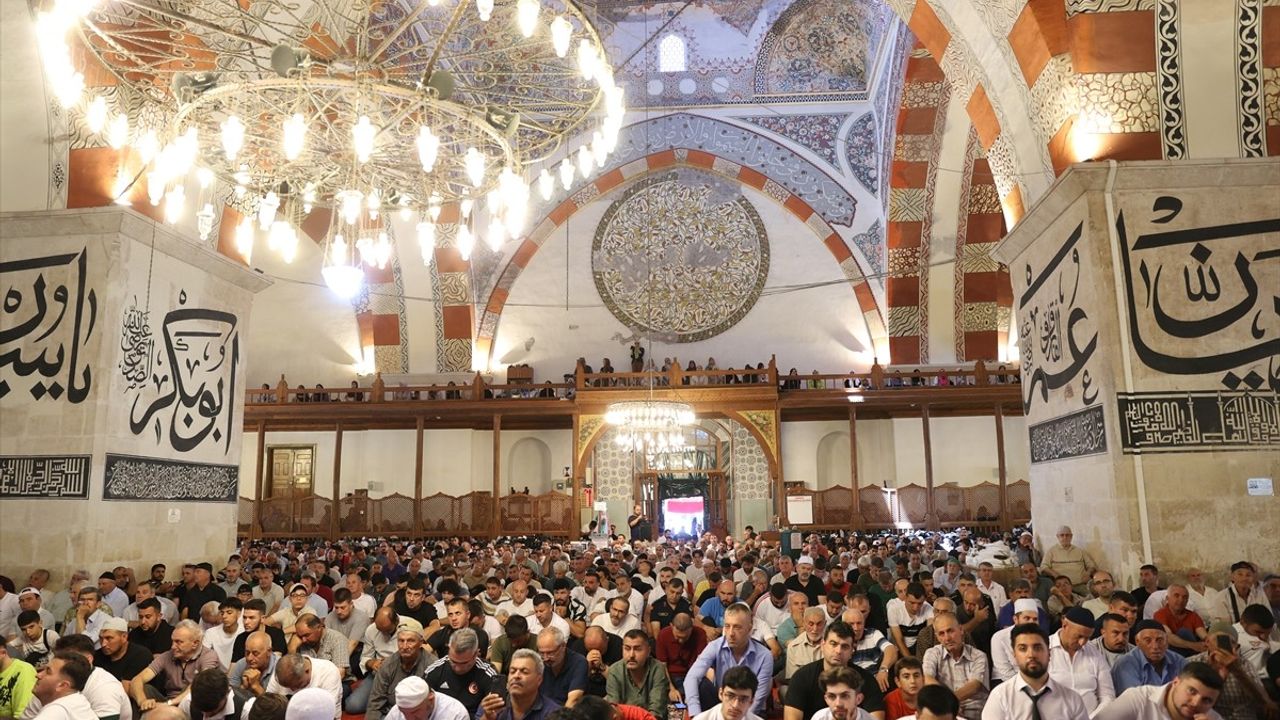 Diyanet İşleri Başkanı Ali Erbaş, Cuma Hutbesinde Birlik ve Beraberliği Vurguladı