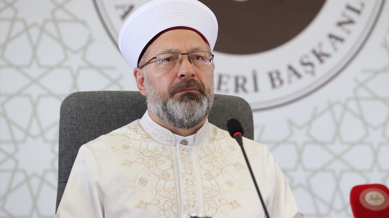 Diyanet İşleri Başkanı Erbaş, 1500. Mevlid-i Nebi Yılı Konferansında Konuştu