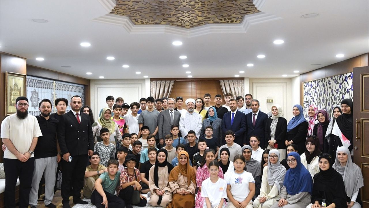 Diyanet İşleri Başkanı Erbaş, Fransa'dan Gelen Öğrencilerle Buluştu