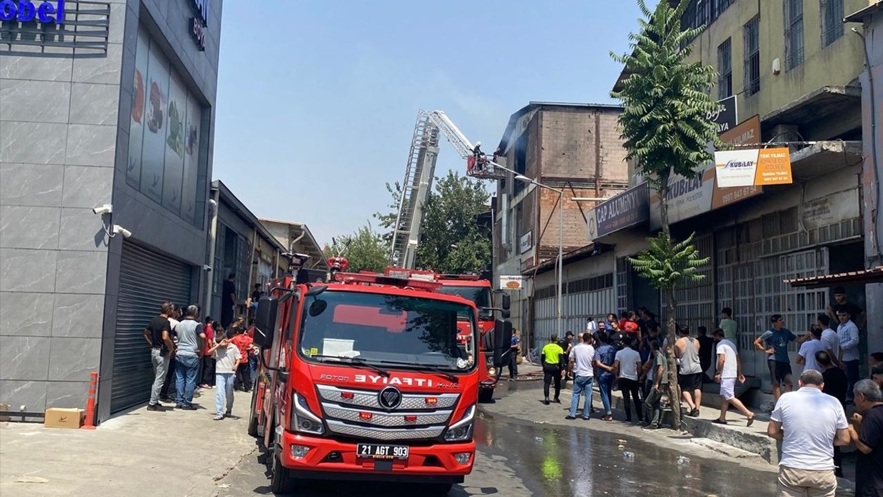 Diyarbakır'da 1. Sanayi Sitesi'nde Yangın Söndürüldü