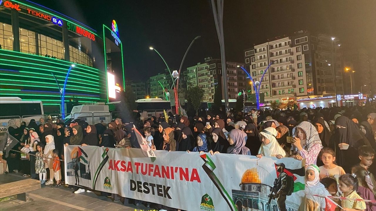 Diyarbakır'da İsrail'in Gazze'ye Saldırıları Protesto Edildi