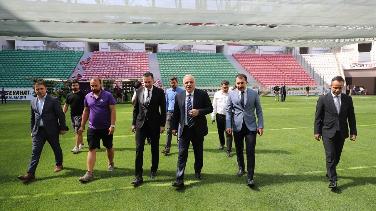 Diyarbakır Stadı'nda Zemin Yenileme Çalışmaları Sona Yaklaşıyor