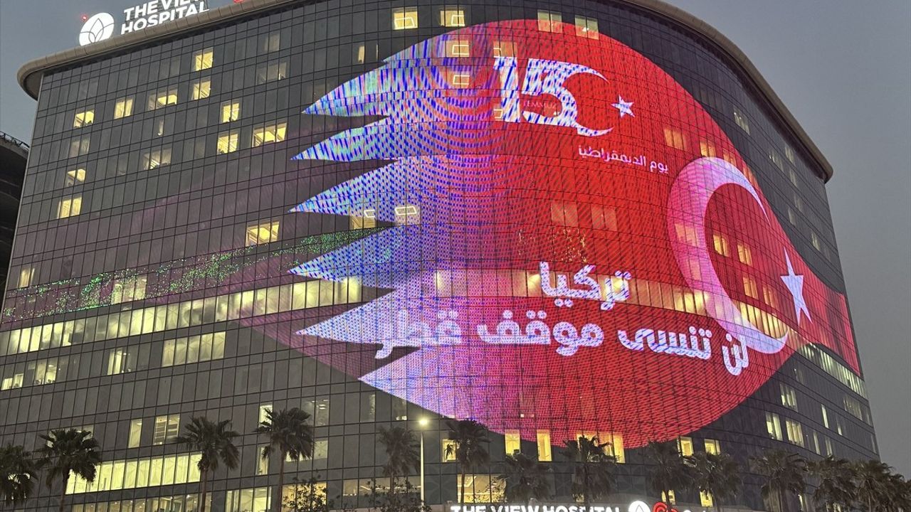 Doha'da The View Hospital, 15 Temmuz İçin Işıklandırıldı
