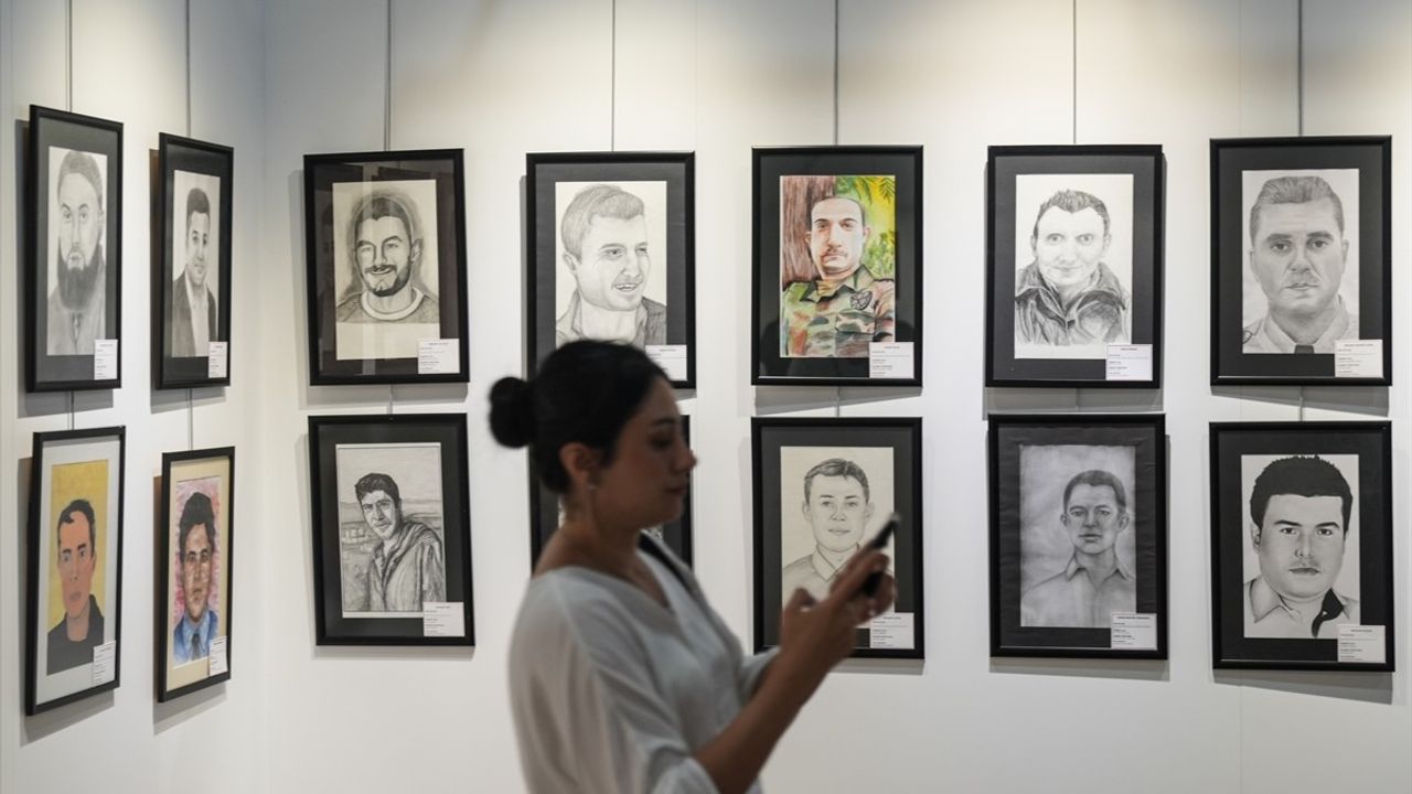 Dolmabahçe Sanat Galerisi'nde '253 Şehit 253 Portre' Sergisi Açıldı