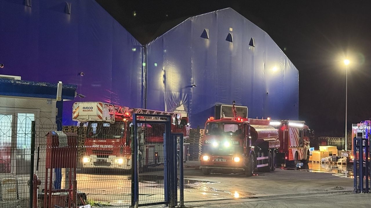 Düzce'deki Otomotiv Yedek Parça Fabrikasında Yangın Kontrol Altına Alındı