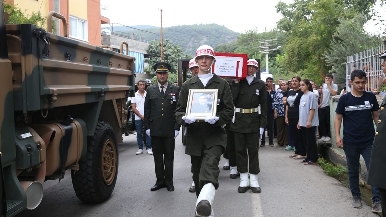Edirne'deki Askeri Kazada Şehit Olan Uzman Çavuş Servet Ökkeş Çakır, Osmaniye'de Defnedildi