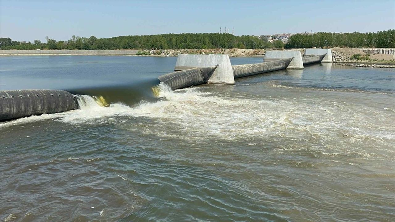 Edirne'deki Hidroelektrik Santralinden Meriç Nehri'ne Su Salındı