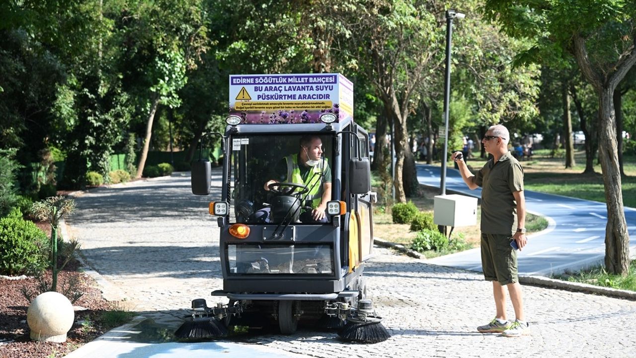 Edirne'deki Söğütlük Millet Bahçesi'nde Lavanta Suyu ile Serinleme Uygulaması