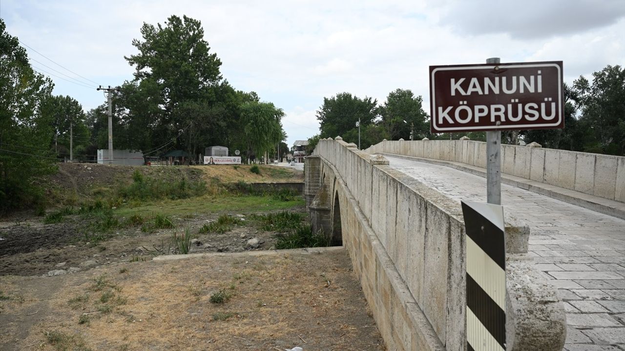 Edirne'deki Tunca Nehri'nde Su Akışı Durdü
