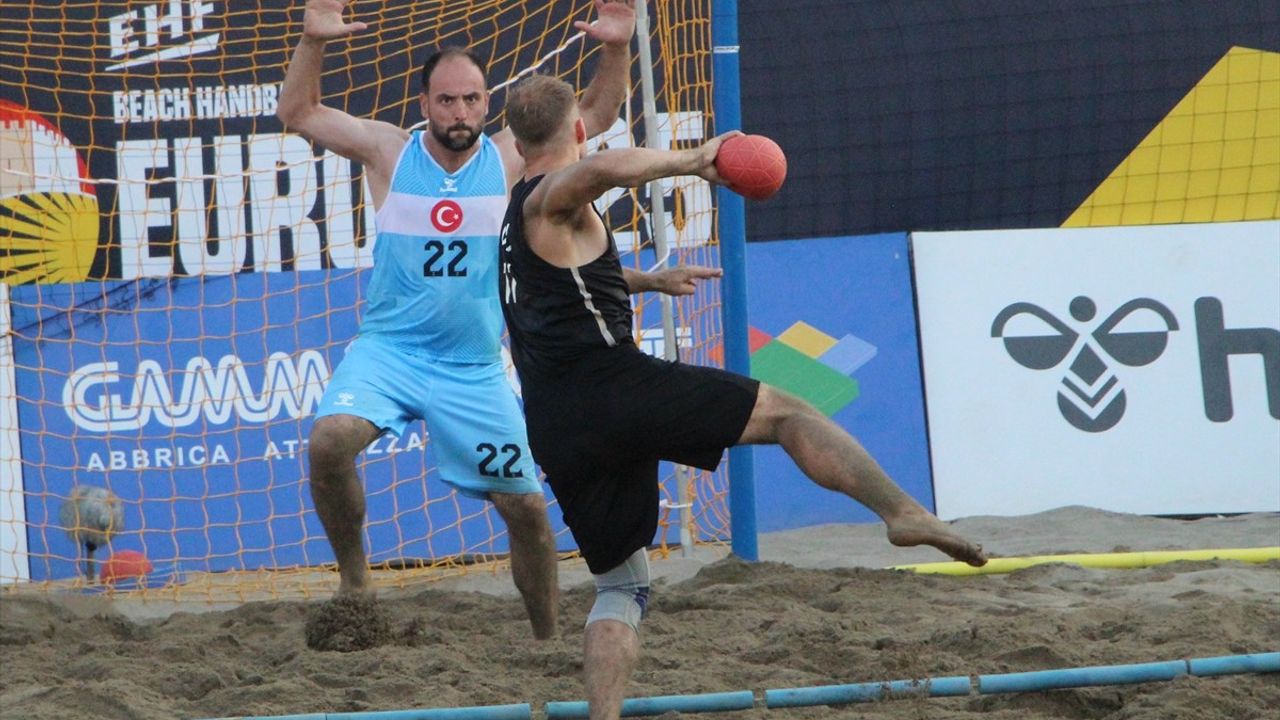 EHF Avrupa Plaj Hentbolu Şampiyonası Antalya'da Devam Ediyor