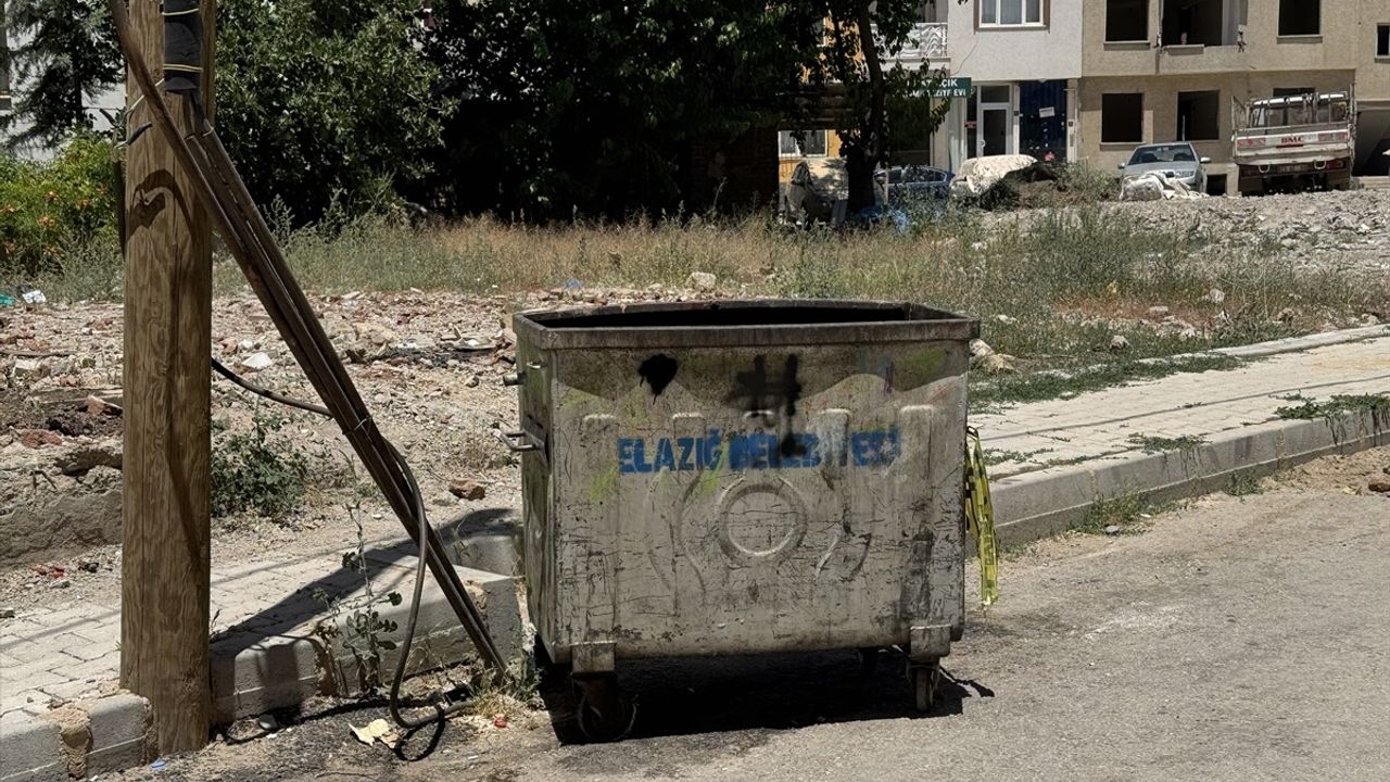 Elazığ'da Çöp Konteynerinde Yeni Doğmuş Bebek Bulundu
